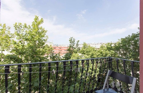 El Parc i la Llacuna del Poblenou Apartment | Sunny 3BD for Families in Poblenou next to the sea!
