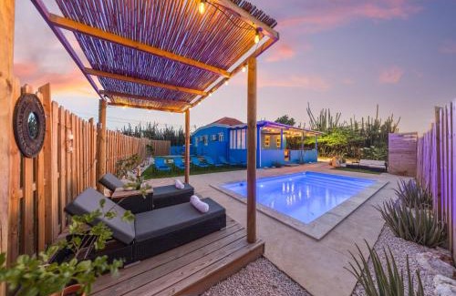 Punto de Oro House | Sunny 3br Escape - Luxurious Pool Oasis