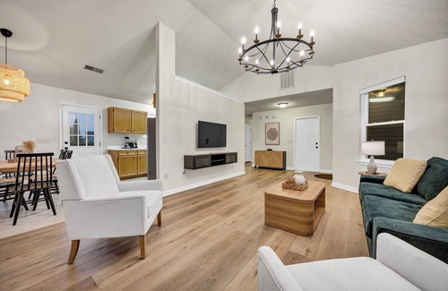 State Park House | Sunny 3BR+ Flex Room Retreat and Private Backyard