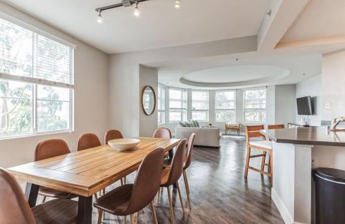 Pico Apartment | Sunny 3BR Santa Monica Retreat with Pool,Jacuzzi & Parking!