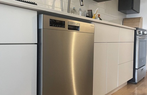 Villeray Apartment | Sunny 4 1/2 in Heart of Villeray and 15 min from Downtown by Public Transport