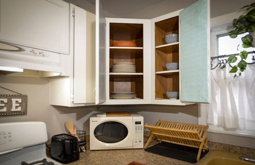 Wanskuck House | Sunny 4 Bed 2 Bath Providence