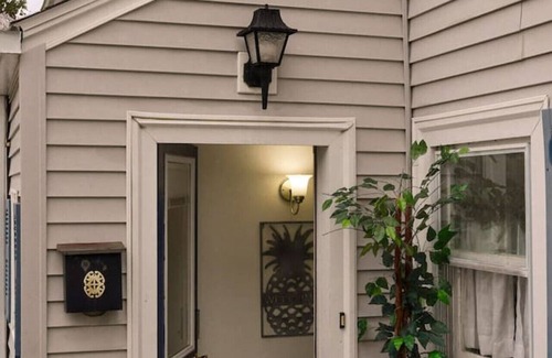 Wanskuck House | Sunny 4 Bed 2 Bath Providence