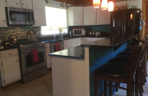 Birch Hill House | Sunny 5 bedroom, 3 bath contemporary Near All Valley Attractions