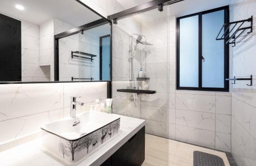 Huangpu Apartment | Sunny-Abode 3bedroom2bathroom2livingroom near Xintiandi and People's Square &200m to Subway