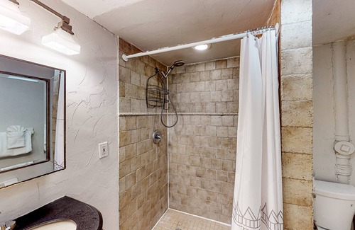 Riviera Beach Apartment | Sunny abode with shared pool & grill access - well-equipped kitchen, AC, and W/D