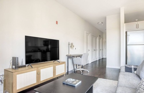 Allston Apartment | Sunny Allston 1BR w/Gym & W/D, nr Griggs T, by Blueground