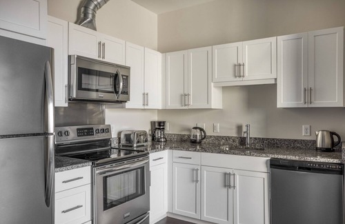 Allston Apartment | Sunny Allston 1BR w/Gym & W/D, nr Griggs T, by Blueground