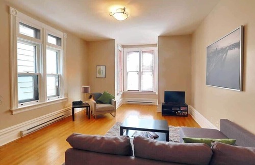 Hull Apartment | Sunny and airy downtown apartment in Hull Gatineau