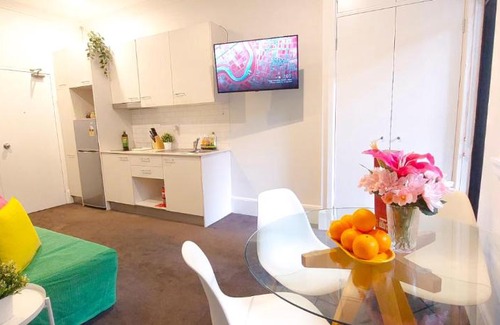Chippendale Apartment | Sunny and central loft in the city of Sydney