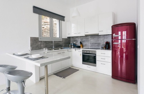 Vourkari House | Sunny and modern guest house "Illios" ideal for two couples or a small family.