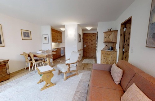 Silvaplana Apartment | Sunny and quiet 2½-room apartment on the first floor, 64 m2, facing south-west.
