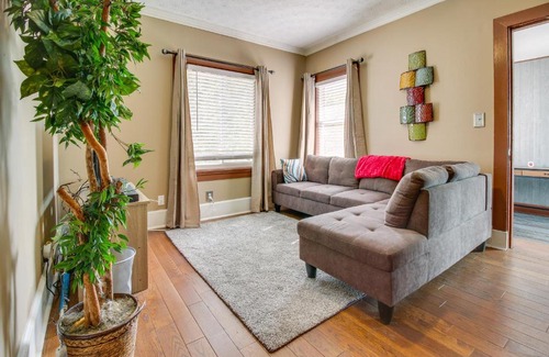 Dayton Apartment | Sunny and Spacious Dayton Condo about 1 Mi to Downtown!