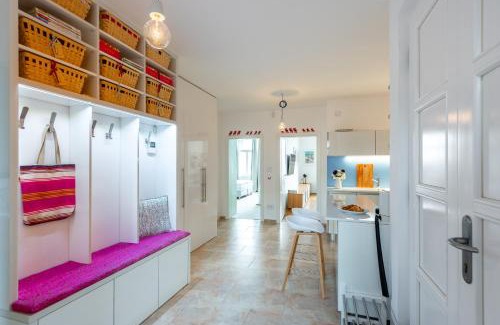 Zizkov Apartment | *SUNNY and STYLISH* Apt with BALCONY near TV Tower