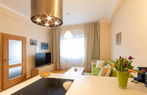 Vrsovice Apartment | Sunny apartment