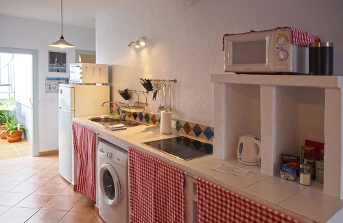 Riogordo Apartment | Sunny apartment in Andalucia with spectacular roof terrace.