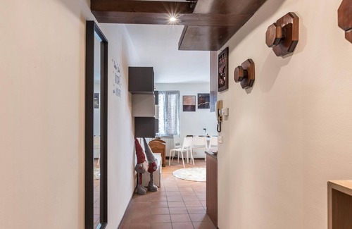 Ragoli Apartment | Sunny apartment in Giuma with mountain views and balcony