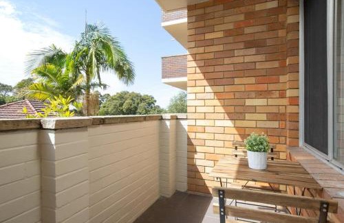 Lane Cove Apartment | Sunny Apartment in Quiet and Green Neighbourhood