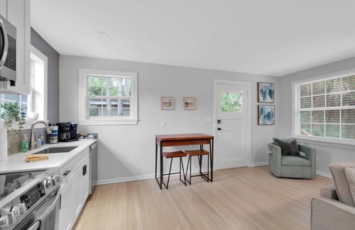San Marco Apartment | Sunny apartment in walkable San Marco!
