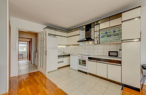 Stobrec Apartment | Sunny apartment only 10 m from the sea!