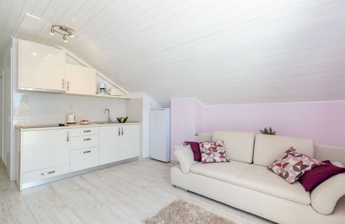 Zaton Apartment | Sunny apartment- Quiet and relaxing seafront apartment 10 minutes from Dubrovnik