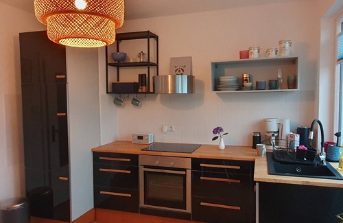 Geestendorf Apartment | Sunny apartment with balcony, very central near the main train station