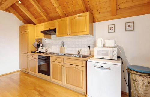 Kadelburg Apartment | Sunny Apartment with Balcony and Wi-Fi