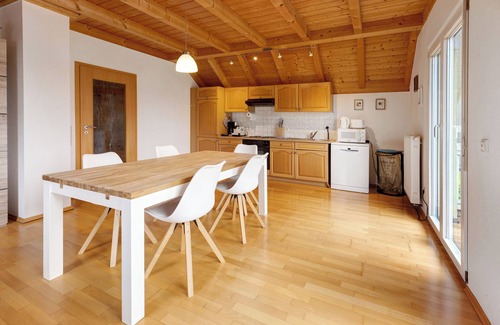 Kadelburg Apartment | Sunny Apartment with Balcony and Wi-Fi