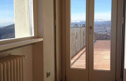 Brunate Apartment | Sunny apartment with large terrace and view of Lake Como and the Alps