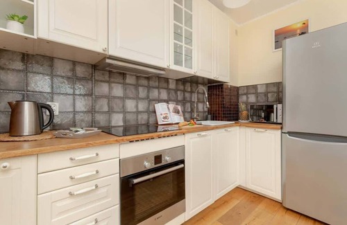 Gdansk Apartment | Sunny Apartment with Parking & Garden by Noclegi Renters