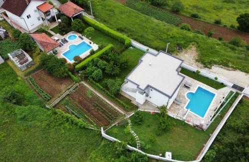 Zavala Apartment | Sunny Apartment with swimming pool Stolac