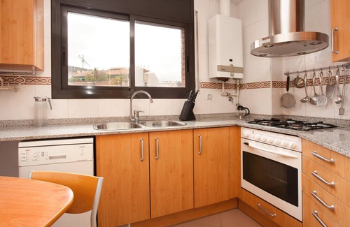 El Guinardo Apartment | SUNNY ATTIC, 2 TERRACES, PRIVATE SOLARIUM, 3 ROOM, 2 BATHS. 3 MIN TO SUBWAY.