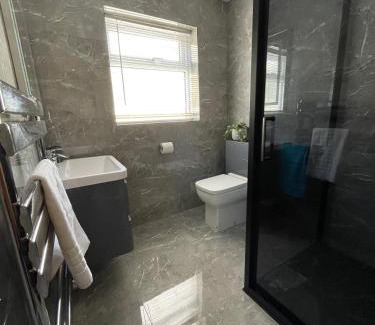 Gratton House | Sunny Bank