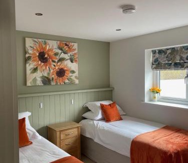 Gratton House | Sunny Bank
