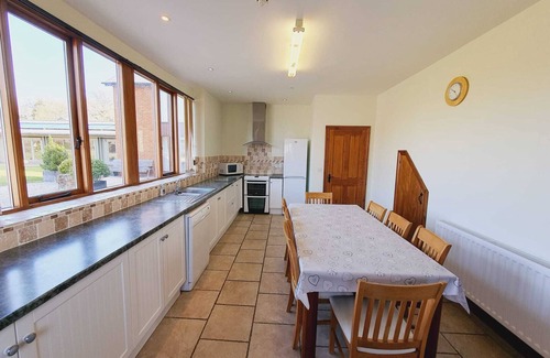 Woolland House | Sunny Barn Stay, Hot Tub & Countryside Views – Helena, The Victorian Barn Dorset