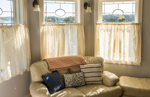 Lopez Island House | ~Sunny Bay Views~ Walk to Everything B-fast WIFI