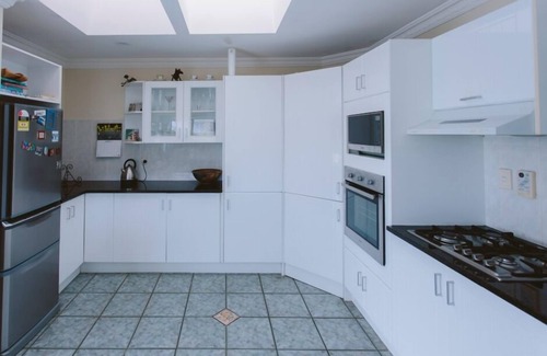 Oakura House | Sunny beach house, walking distance to surf