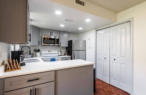 Indialantic By The Sea House | Sunny Beachside Retreat: Cozy 2 bed Townhouse!
