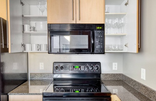 Woodmont Triangle Apartment | Sunny Bethesda 2BR w/Concierge & Gym, near Metro & shops, by Blueground