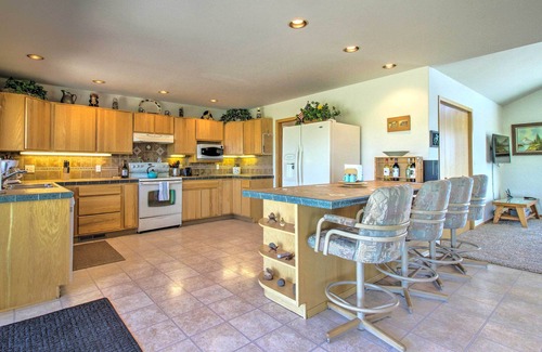 Sweet Grass County House | Sunny Big Timber Retreat w/Spacious Deck!