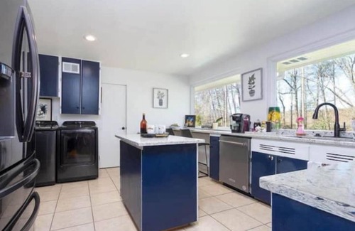 Macon House | Sunny Bird Sanctuary; 3 King Bds; Bike Dwntwn; EV