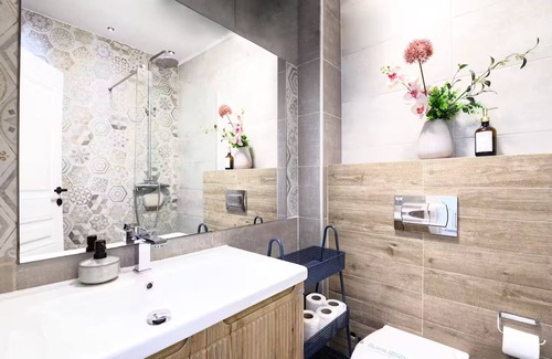 Slavija Apartment | Sunny blossom 10min.from Knez M. street, park.