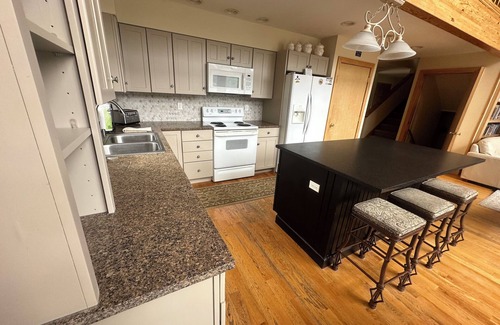 McHenry Cottage | Sunny Boy