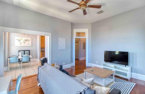 Springfield Apartment | Sunny & bright - cute 1 BR apt in historic SPR