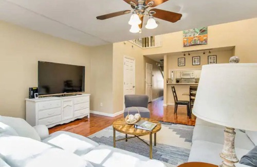 Southeast Pensacola House | Sunny Brookside-Pool & Tennis Court