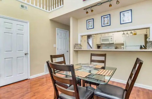 Southeast Pensacola House | Sunny Brookside-Pool & Tennis Court