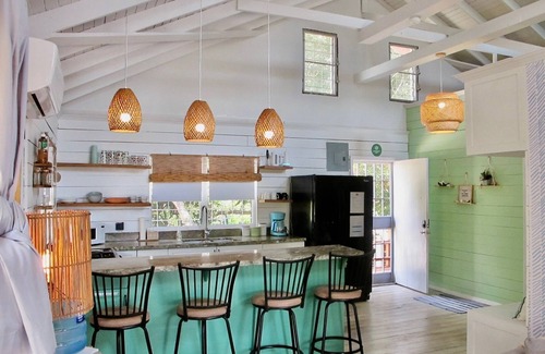 Surfside House | Sunny Bungalow, 2 Bedroom Beachfront Pool Retreat