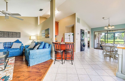 Highland Villa | Sunny Canal-View Villa w/Lanai in Sebring!