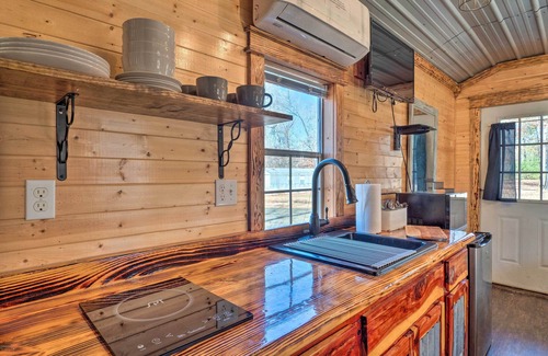 Negreet Cabin | Sunny 'Catfish Cabin' w/Views of Toledo Bend