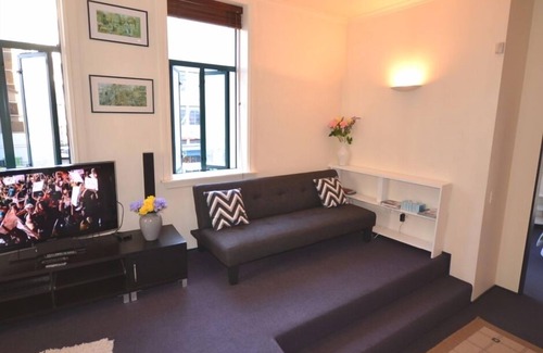 Te Aro Apartment | Sunny Central Large CBD Apartment (v13)